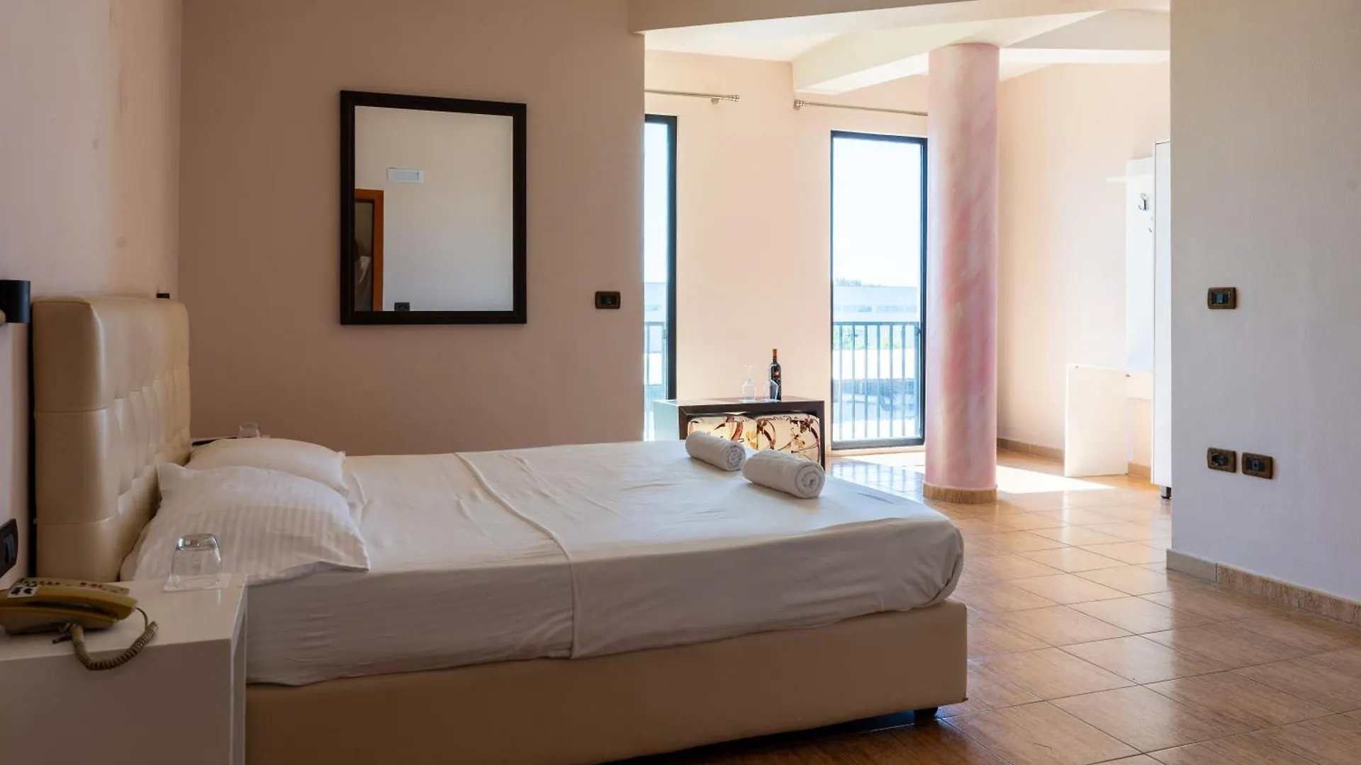 Hotel Delta Jube 3*,  Αλβανία
